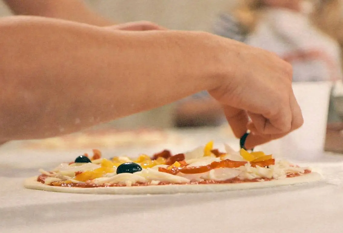 Pizza and gelato workshop in Florence