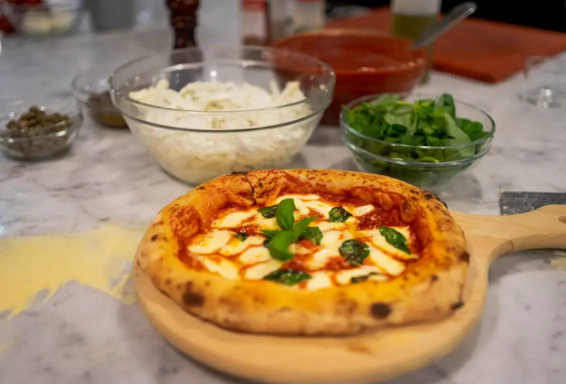 Pizza and gelato workshop in Milan