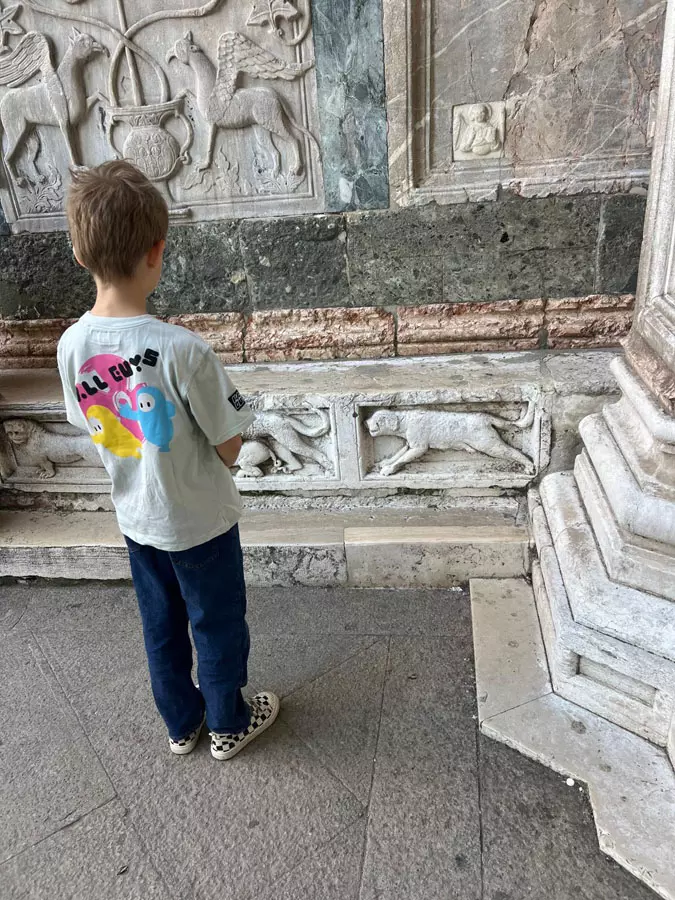 A children's tour of Venice: a journey through the city's riddles
